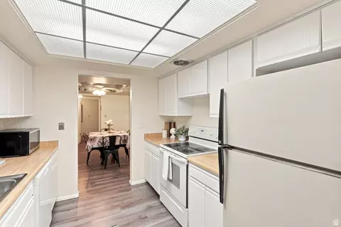 Kitchen - 617 E Taylor Ln #C, Murray, UT 84107 photo 4 of 4