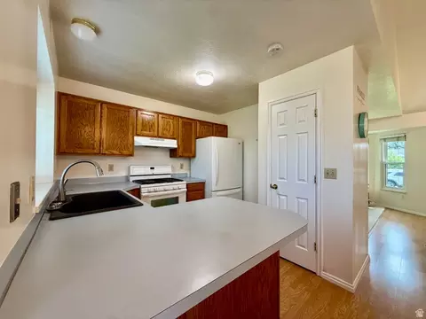 Kitchen - 1139 E Meadow Way Dr, Layton, UT 84041 photo 3 of 4