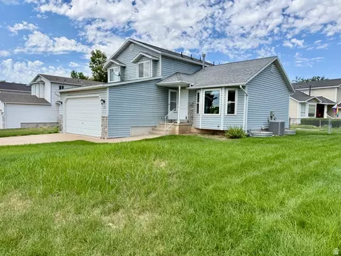 Exterior - 1139 E Meadow Way Dr, Layton, UT 84041 photo 5 of 7