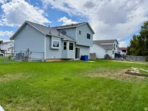 Exterior - 1139 E Meadow Way Dr, Layton, UT 84041 photo 6 of 7