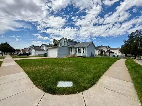 Exterior - 1139 E Meadow Way Dr, Layton, UT 84041 photo 4 of 7