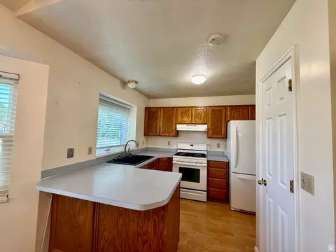 Kitchen - 1139 E Meadow Way Dr, Layton, UT 84041 photo 2 of 4