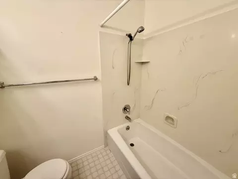 Bath - 1139 E Meadow Way Dr, Layton, UT 84041 photo 3 of 4