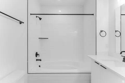Bath - 313 Endurance Cir S, Draper, UT 84020 photo 3 of 5