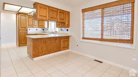 Kitchen - 2455 S Bluff Rd, Syracuse, UT 84075 photo 4 of 5
