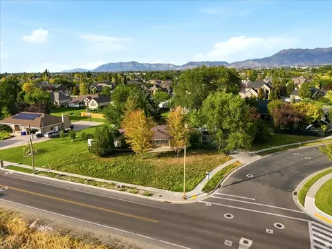 View/Area - 2455 S Bluff Rd, Syracuse, UT 84075 photo 2 of 2