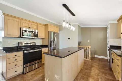 Kitchen - 1237 E Sierra Way, Millcreek, UT 84106 photo 5 of 7