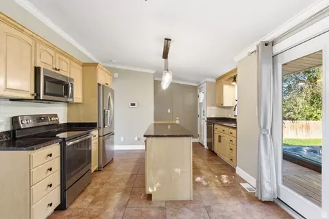 Kitchen - 1237 E Sierra Way, Millcreek, UT 84106 photo 3 of 7
