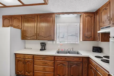 Kitchen - 333 W Maple St, Mapleton, UT 84664 photo 2 of 2