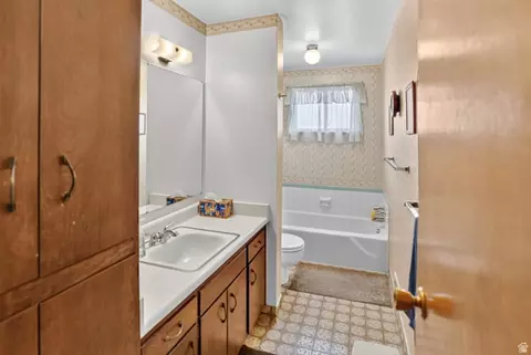 Bath - 333 W Maple St, Mapleton, UT 84664 photo 2 of 3
