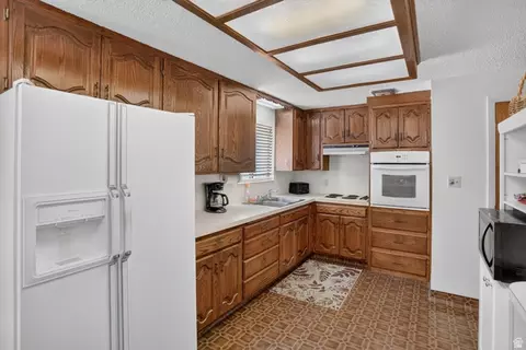 Kitchen - 333 W Maple St, Mapleton, UT 84664 photo 1 of 2