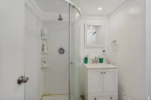 Bath - 3420 S 2000 E, Millcreek, UT 84109 photo 3 of 3