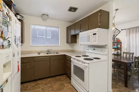 Kitchen - 3420 S 2000 E, Millcreek, UT 84109 photo 4 of 4