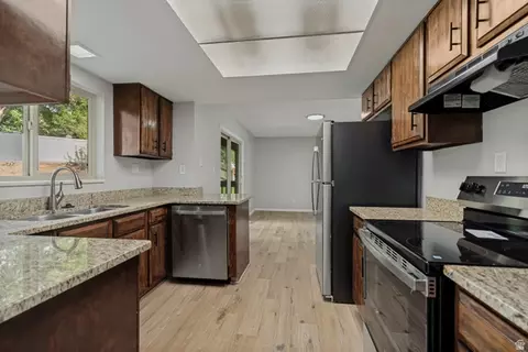 Kitchen - 964 W 445 S, Orem, UT 84058 photo 2 of 2