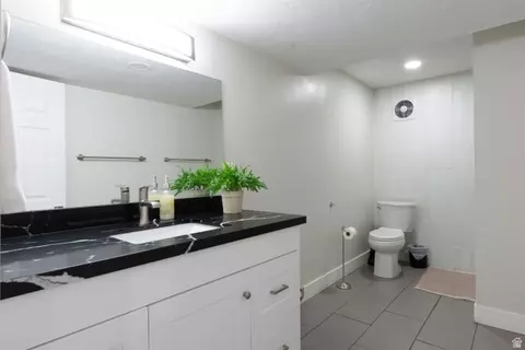 Bath - 9642 S 2760 E, Sandy, UT 84092 photo 4 of 5