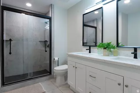 Bath - 9642 S 2760 E, Sandy, UT 84092 photo 1 of 5