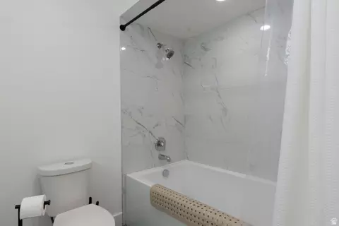 Bath - 9642 S 2760 E, Sandy, UT 84092 photo 3 of 5