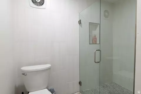 Bath - 9642 S 2760 E, Sandy, UT 84092 photo 5 of 5
