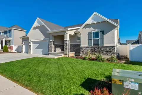 Exterior - 1403 E Lowe Peak Dr, Eagle Mountain, UT 84005 photo 2 of 3