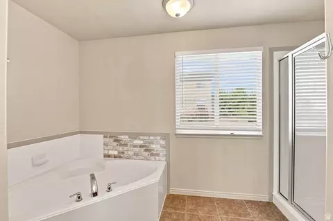 Bath - 7725 N Willow Ln E, Eagle Mountain, UT 84005 photo 3 of 4