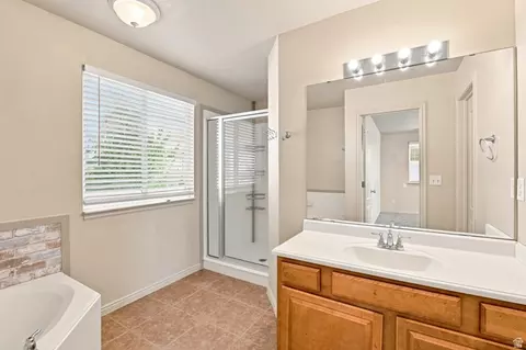 Bath - 7725 N Willow Ln E, Eagle Mountain, UT 84005 photo 2 of 4