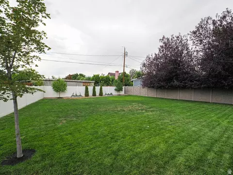 Exterior - 549 E Virginia St, Murray, UT 84107 photo 7 of 11