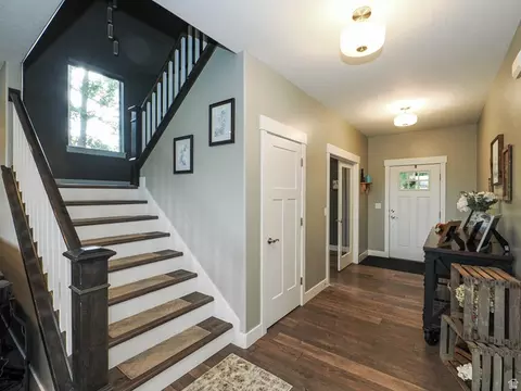 Entry Way - 549 E Virginia St, Murray, UT 84107 photo 2 of 6
