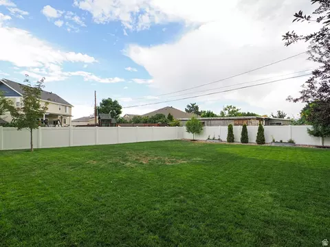 Exterior - 549 E Virginia St, Murray, UT 84107 photo 8 of 11