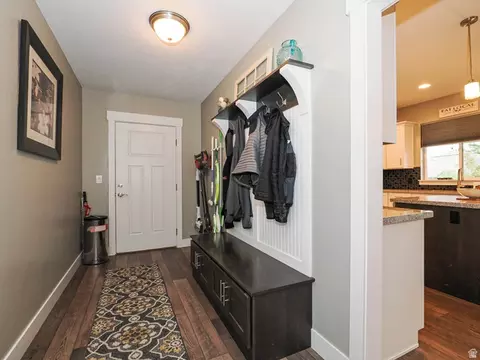 Entry Way - 549 E Virginia St, Murray, UT 84107 photo 3 of 6