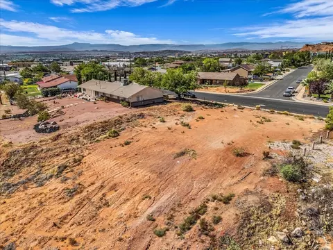 446 Quail Dr, Washington, UT 84780 photo 2