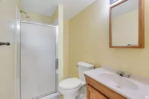 Bath - 886 W 1700 N, Mapleton, UT 84664 photo 3 of 3