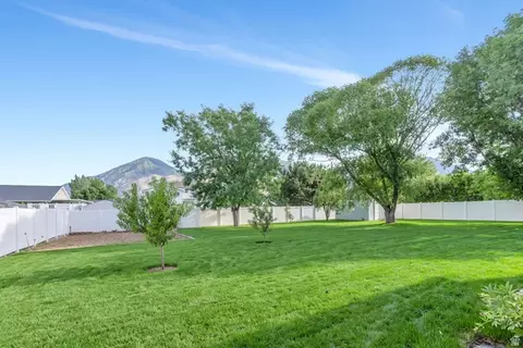 Exterior - 886 W 1700 N, Mapleton, UT 84664 photo 3 of 4