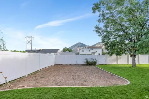 Exterior - 886 W 1700 N, Mapleton, UT 84664 photo 4 of 4