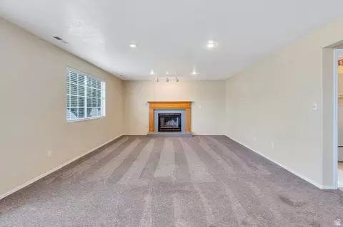 Living - 886 W 1700 N, Mapleton, UT 84664 photo 2 of 3