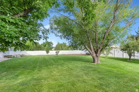 Exterior - 886 W 1700 N, Mapleton, UT 84664 photo 2 of 4