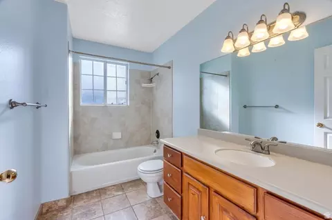 Bath - 886 W 1700 N, Mapleton, UT 84664 photo 2 of 3