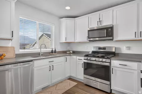 Kitchen - 6393 N Pine Tree Way, Eagle Mountain, UT 84005 photo 3 of 4