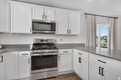 Kitchen - 6393 N Pine Tree Way, Eagle Mountain, UT 84005 photo 4 of 4