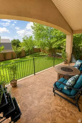 Exterior - 10656 S Crescent Dr, Sandy, UT 84070 photo 4 of 4