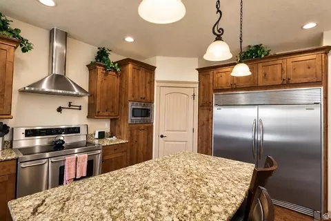 Kitchen - 10656 S Crescent Dr, Sandy, UT 84070 photo 4 of 4