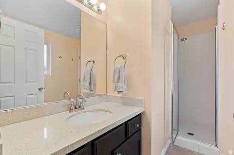 Bath - 6354 S Clay Park Dr, Murray, UT 84107 photo 2 of 3