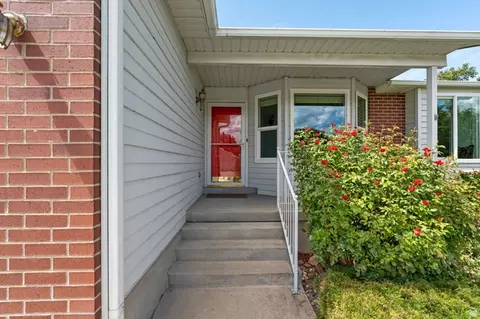 Exterior - 6354 S Clay Park Dr, Murray, UT 84107 photo 4 of 6