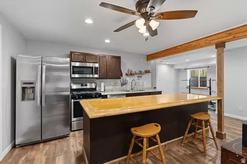 Kitchen - 6354 S Clay Park Dr, Murray, UT 84107 photo 2 of 2