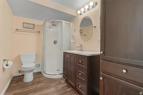 Bath - 6354 S Clay Park Dr, Murray, UT 84107 photo 3 of 3