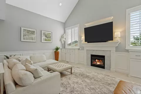 Living - 3165 E 3935 S, Holladay, UT 84124 photo 3 of 5