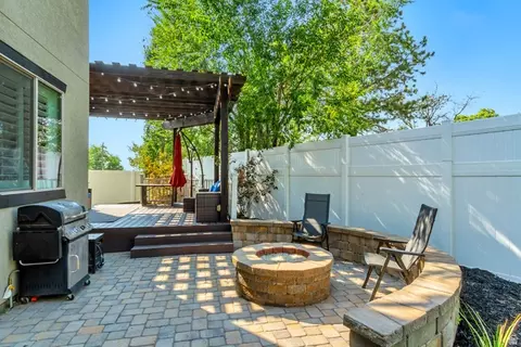 Exterior - 3165 E 3935 S, Holladay, UT 84124 photo 6 of 11