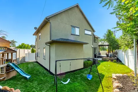 Exterior - 3165 E 3935 S, Holladay, UT 84124 photo 4 of 11
