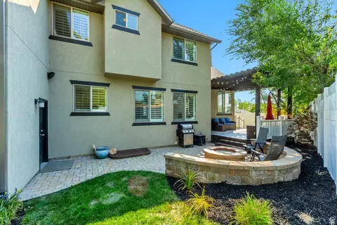 Exterior - 3165 E 3935 S, Holladay, UT 84124 photo 5 of 11