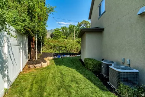 Exterior - 3165 E 3935 S, Holladay, UT 84124 photo 2 of 11