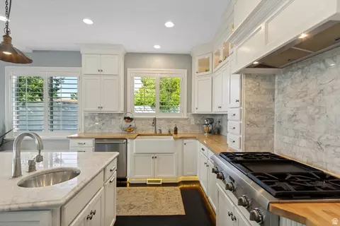 Kitchen - 3165 E 3935 S, Holladay, UT 84124 photo 4 of 6